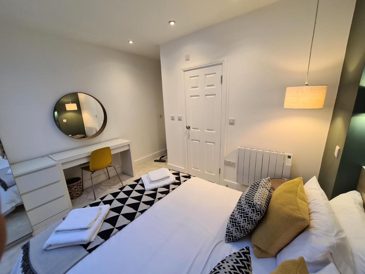 The Taylor Suite - Stunning 2-Ensuite Beds, Cathedral View Roof Garden Truro Exterior foto